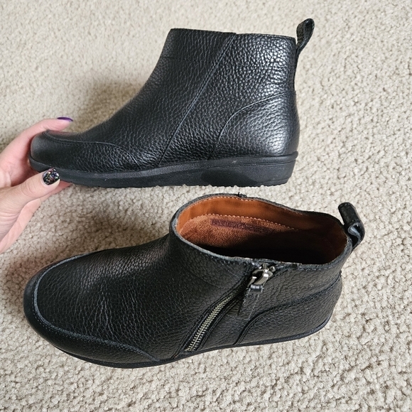 Vionic Lois Women's Bootie 6 - Picture 5 of 8